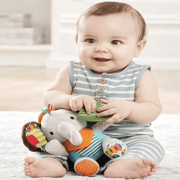 Peluche de elefante con juegos sensoriales